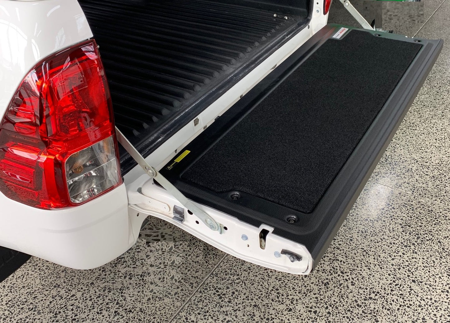Toyota Hilux Travo Non-Slip Tailgate Protector